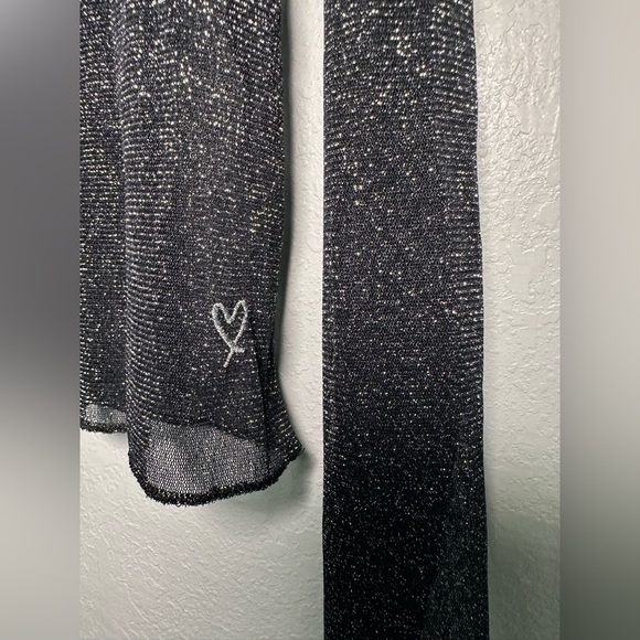 Victoria Secret long sleeve sheer and shiny top. Size XS-S - Picture 4 of 6